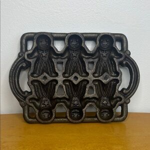 Vintage 🕺 John Wright Cast Iron Gingerbread Man Mold Holiday Baking Pan Decor